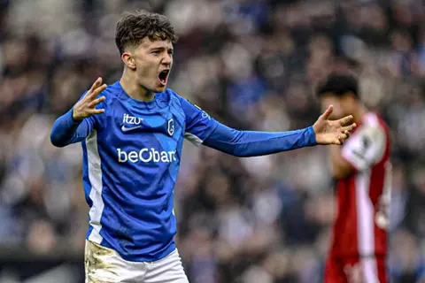 توتو سبورت: يوفنتوس ينافس ليفربول على ضم نجم اليونان الصاعد